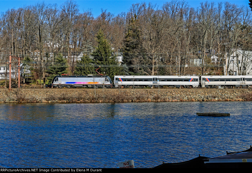 NJT 4652 on train 6233